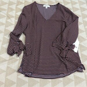 Cece tie sleeve geometric vneck blouse